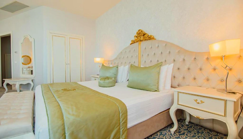 هتل جی آر دبلیو ولموند باتومی